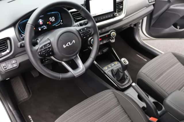 Kia Stonic (2025) thumbnail 5
