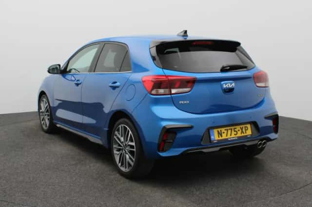 Kia Rio (2022) thumbnail 2