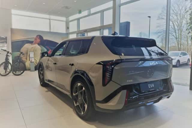 Kia EV4 (2026) thumbnail 3