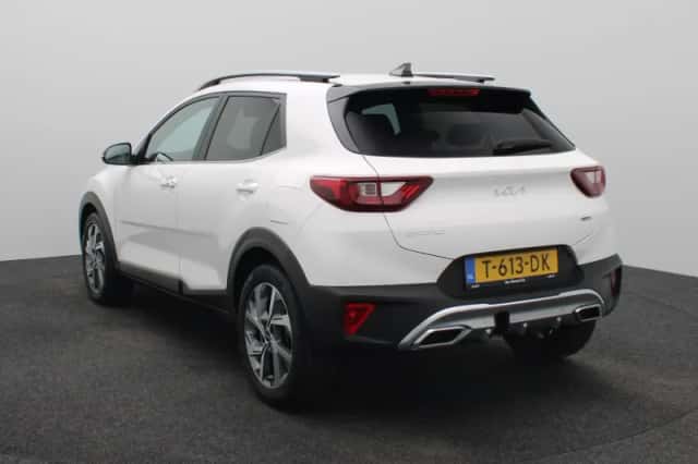 Kia Stonic (2023) thumbnail 2
