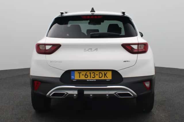 Kia Stonic (2023) thumbnail 5