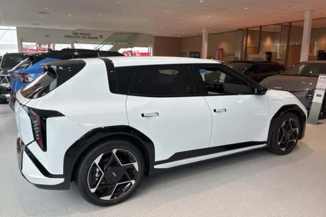 Kia EV4 (2026) thumbnail 3