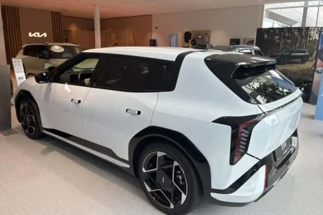 Kia EV4 (2026) thumbnail 4