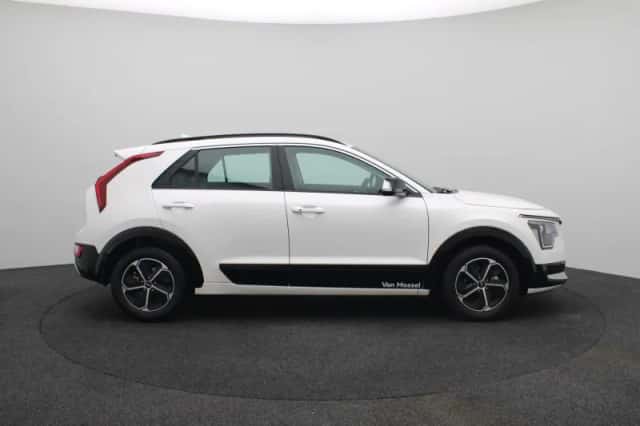 Kia Niro (2025) thumbnail 6