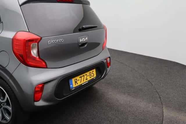 Kia Picanto (2022) thumbnail 2