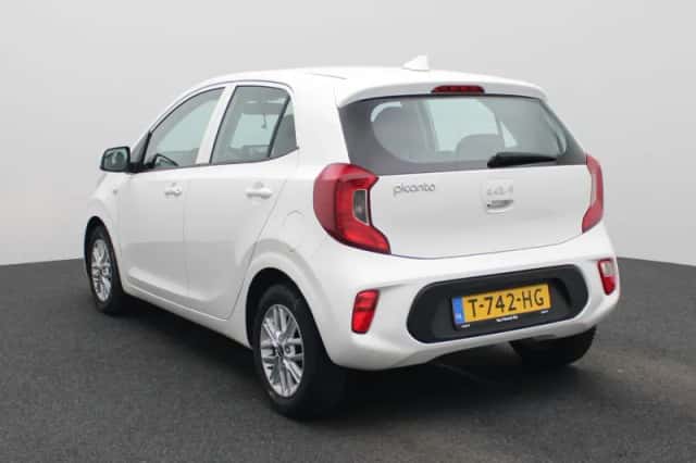 Kia Picanto (2023) thumbnail 2