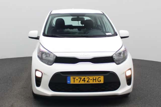 Kia Picanto (2023) thumbnail 3