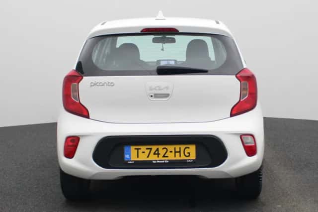 Kia Picanto (2023) thumbnail 5