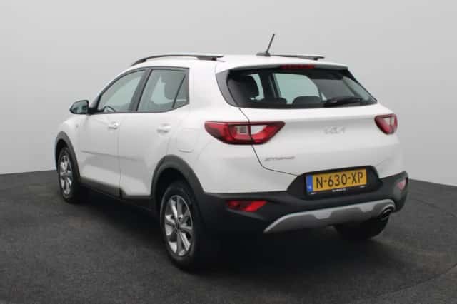 Kia Stonic (2022) thumbnail 2