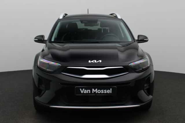 Kia Stonic (2024) thumbnail 3