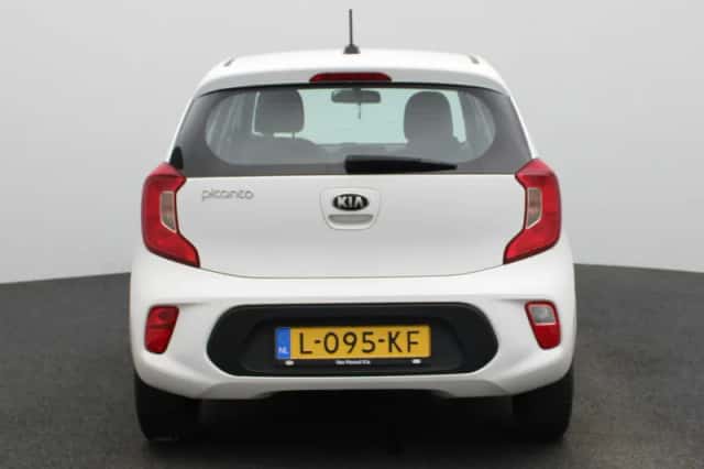 Kia Picanto (2021) thumbnail 5