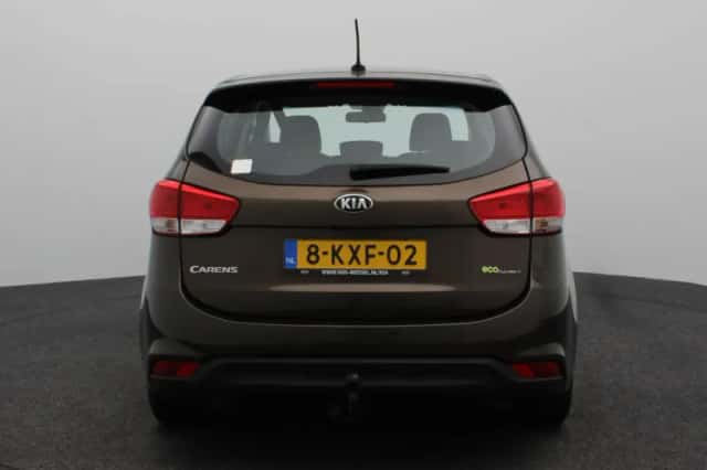 Kia Carens (2013) thumbnail 5