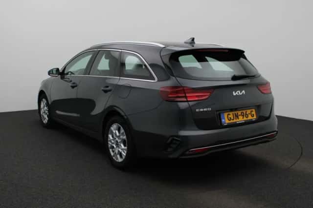 Kia Ceed Sportswagon (2024) thumbnail 2