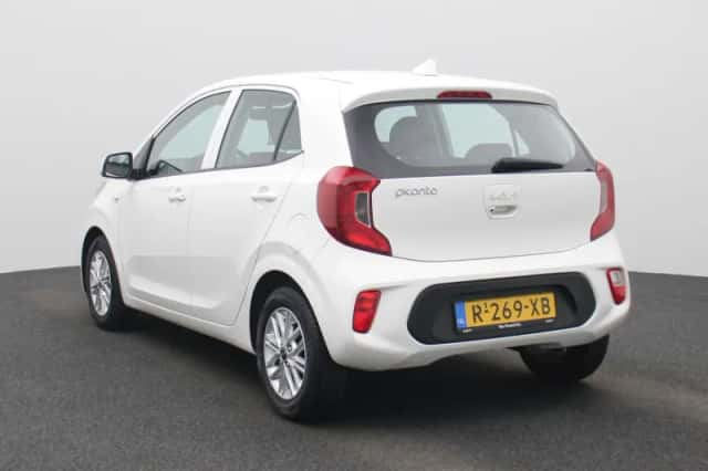 Kia Picanto (2022) thumbnail 2