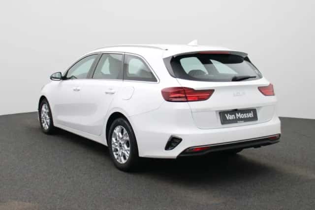 Kia Ceed Sportswagon (2024) thumbnail 2