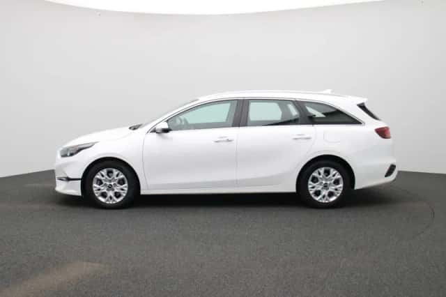 Kia Ceed Sportswagon (2024) thumbnail 4
