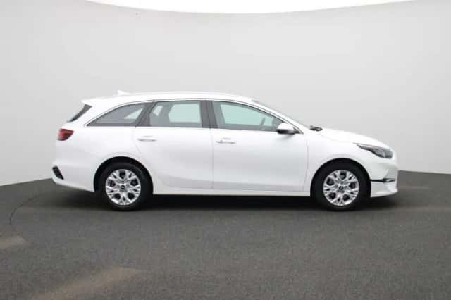 Kia Ceed Sportswagon (2024) thumbnail 6