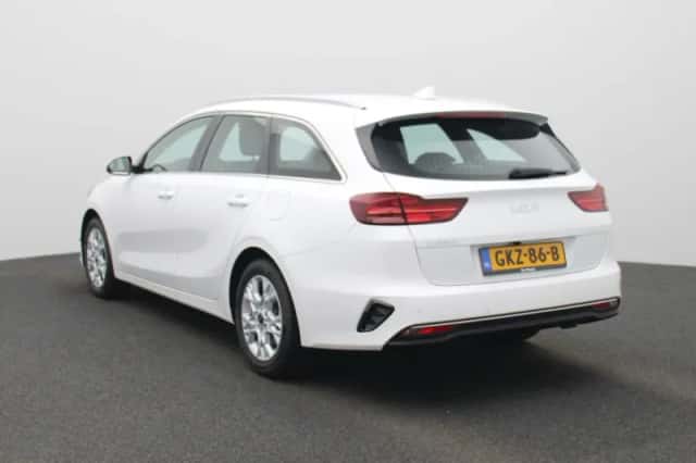 Kia Ceed Sportswagon (2024) thumbnail 4