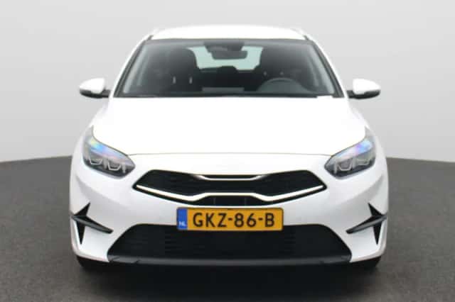 Kia Ceed Sportswagon (2024) thumbnail 5