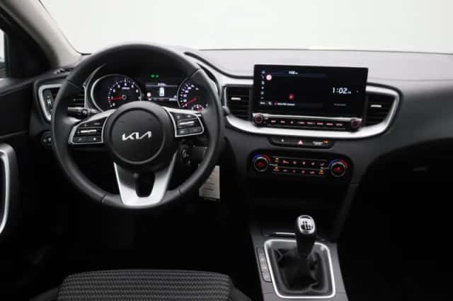 Kia Ceed Sportswagon (2024) thumbnail 9