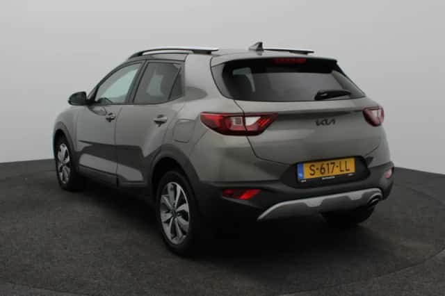 Kia Stonic (2023) thumbnail 4