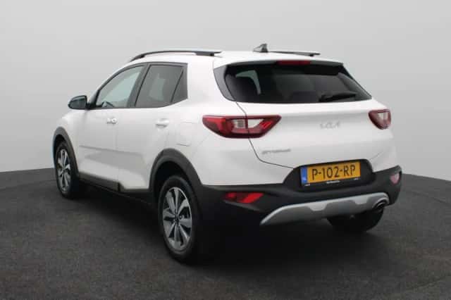 Kia Stonic (2022) thumbnail 2