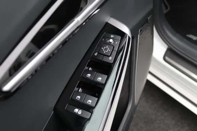 Kia EV6 (2024) thumbnail 25