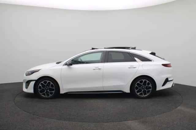 Kia Proceed (2023) thumbnail 7