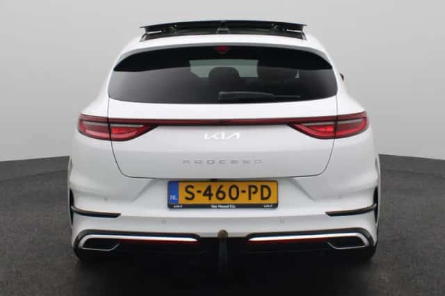 Kia Proceed (2023) thumbnail 9