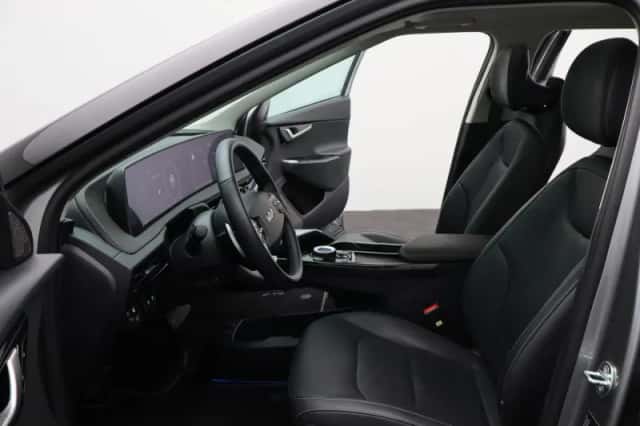 Kia EV6 (2023) thumbnail 11