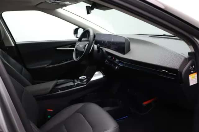 Kia EV6 (2023) thumbnail 31