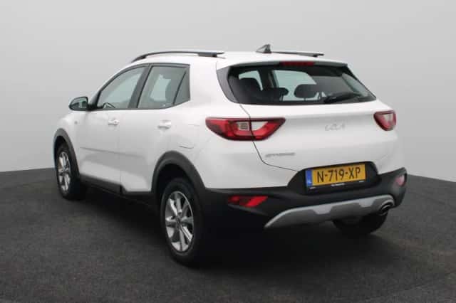 Kia Stonic (2022) thumbnail 4