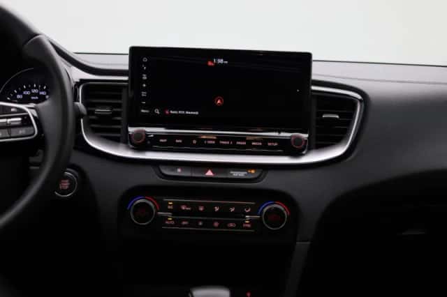 Kia Ceed Sportswagon (2024) thumbnail 11