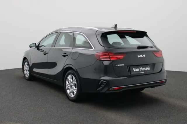 Kia Ceed Sportswagon (2024) thumbnail 4