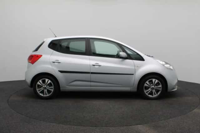 Kia Venga (2016) thumbnail 6