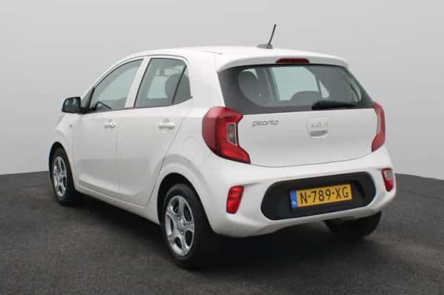 Kia Picanto (2022) thumbnail 4