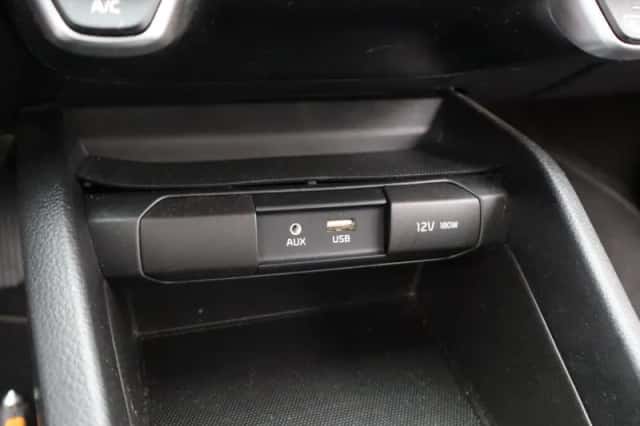 Kia Stonic (2019) thumbnail 26