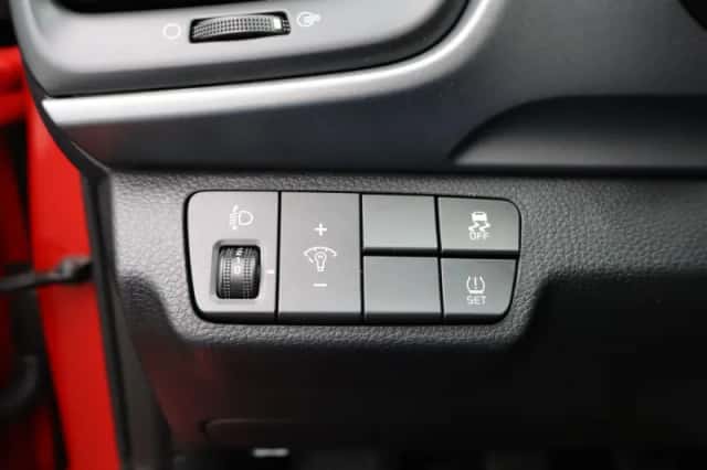 Kia Stonic (2019) thumbnail 28