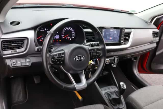 Kia Stonic (2019) thumbnail 29