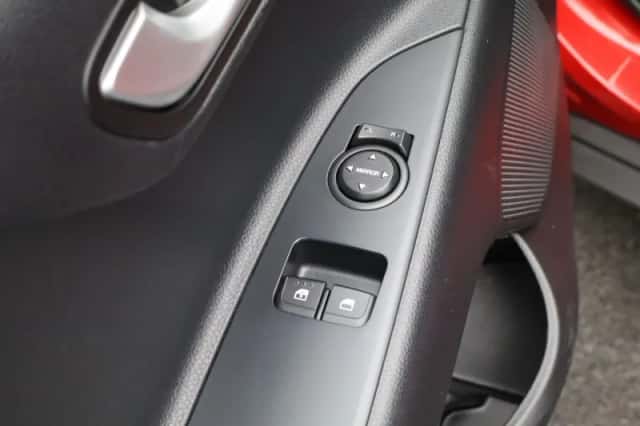 Kia Stonic (2019) thumbnail 30