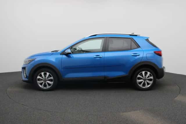 Kia Stonic (2024) thumbnail 4
