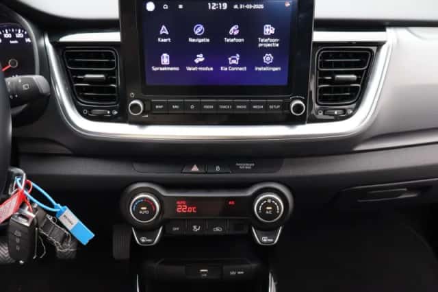 Kia Stonic (2022) thumbnail 11