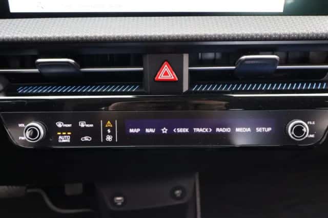 Kia EV6 (2023) thumbnail 25