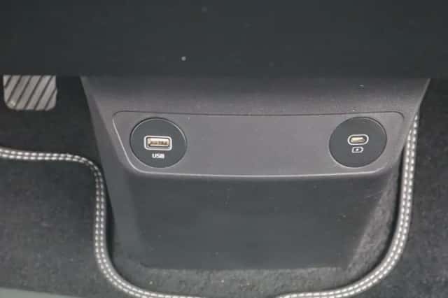 Kia EV6 (2023) thumbnail 26