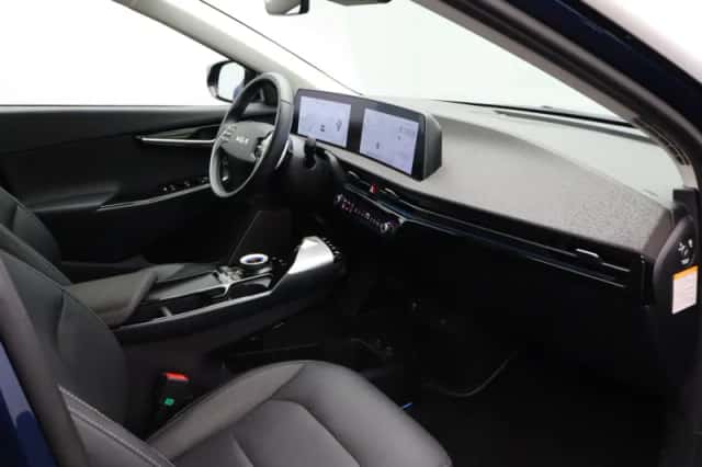 Kia EV6 (2023) thumbnail 38
