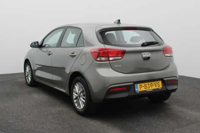 Kia Rio (2022) thumbnail 4