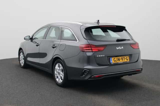 Kia Ceed Sportswagon (2024) thumbnail 4