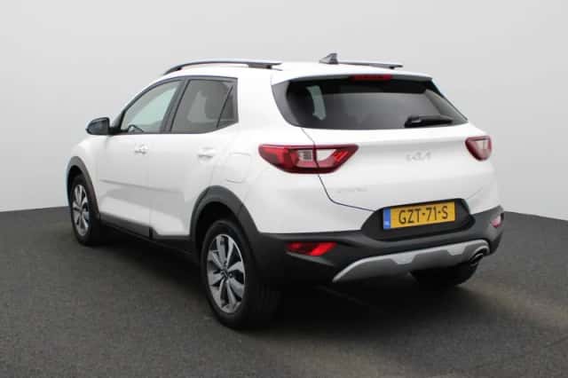 Kia Stonic (2025) thumbnail 4