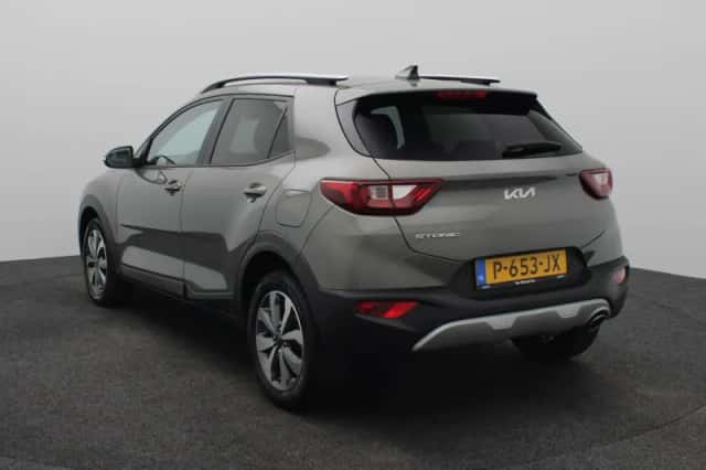 Kia Stonic (2022) thumbnail 2