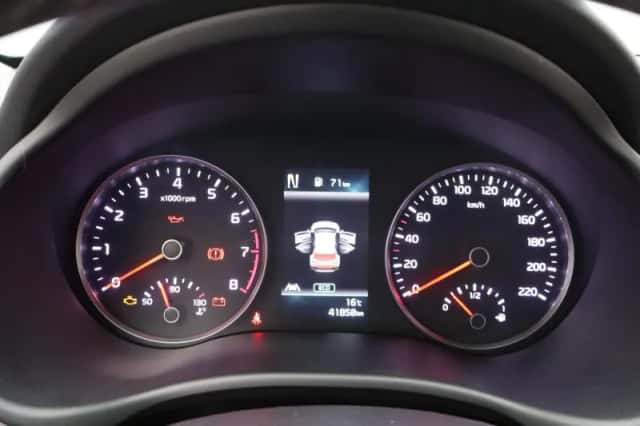 Kia Stonic (2022) thumbnail 8